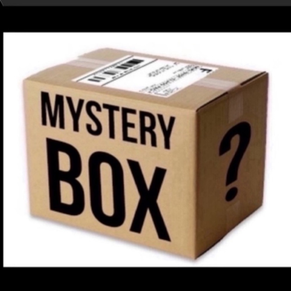Reseller mystery box (at least 4 pcs of clothing)